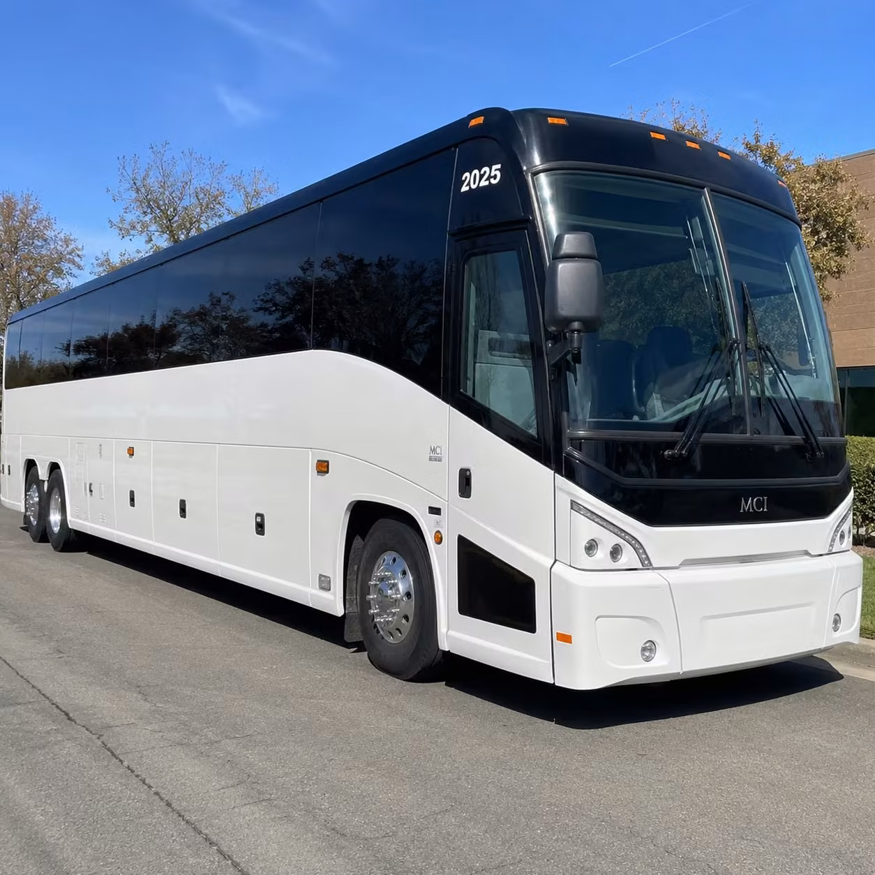 charter bus rentals for concerts at oak park and outdoor stockton venues